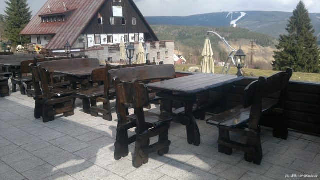 Masivní set na terase penzionu